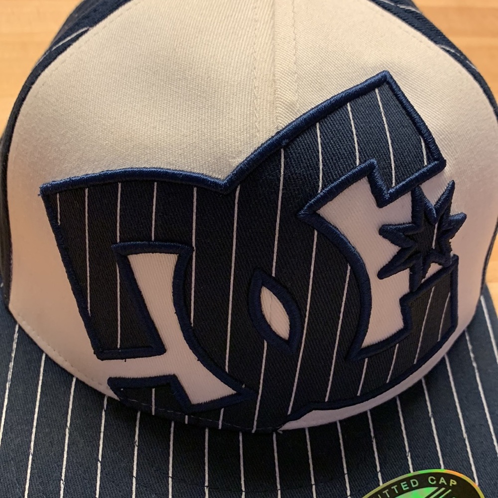 DC flex fit hat - Picture 3 of 6